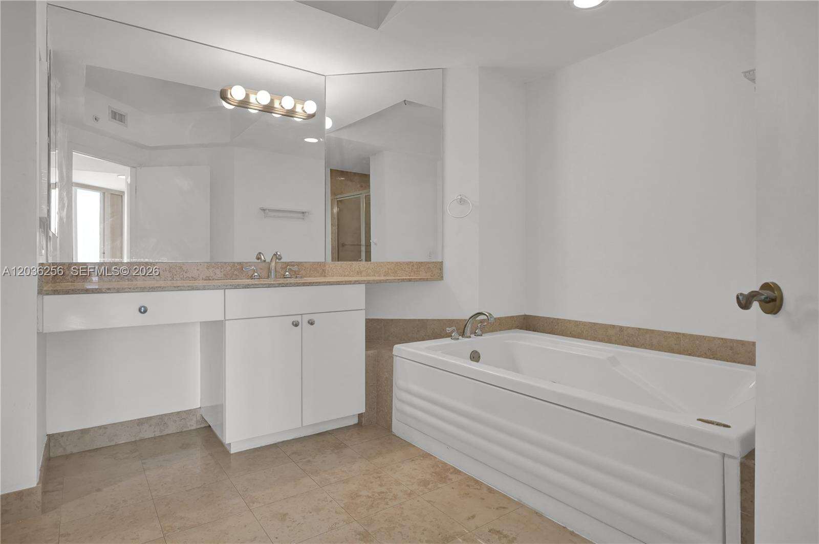 Blue Diamond at 4779 Collins Ave, Miami Beach, FL 33140 - For Sale photo 19