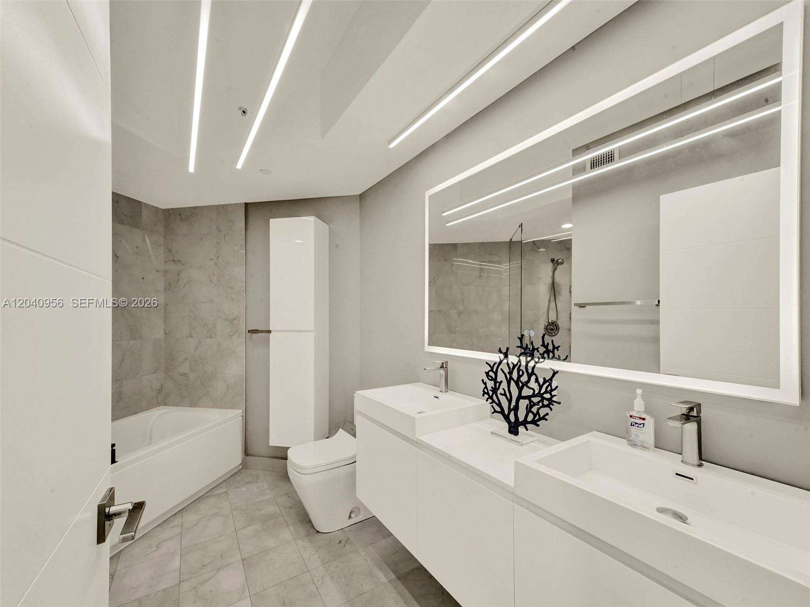 Akoya at 6365 Collins Ave, Miami Beach, FL 33141 - For Sale photo 8