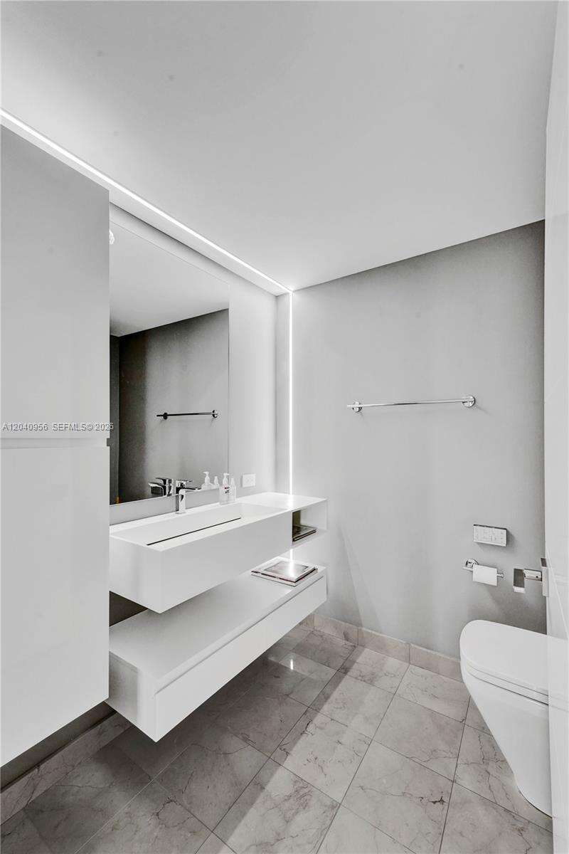 Akoya at 6365 Collins Ave, Miami Beach, FL 33141 - For Sale photo 10