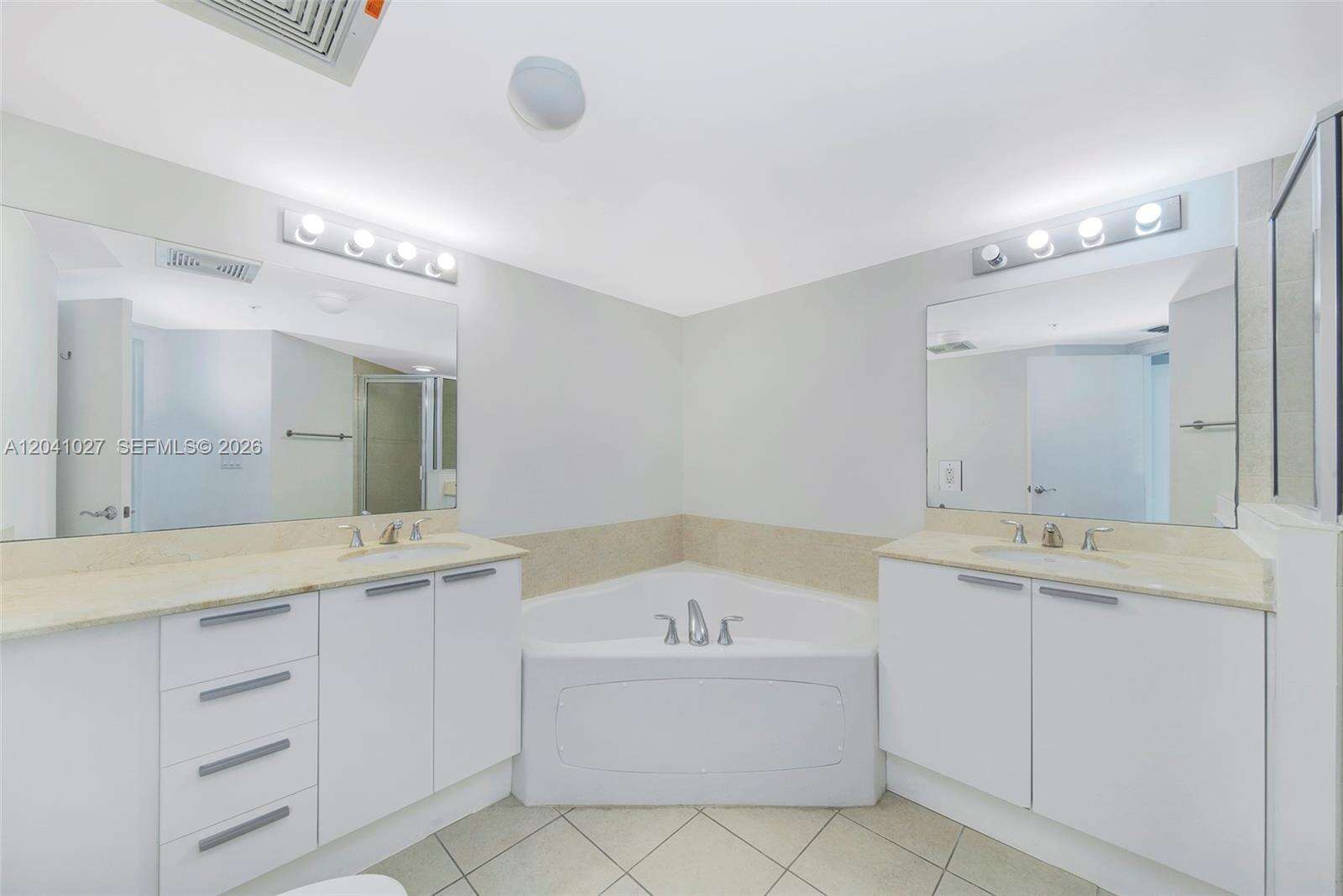 La Perla at 16699 Collins Ave, Sunny Isles Beach, FL 33160 - For Sale photo 15