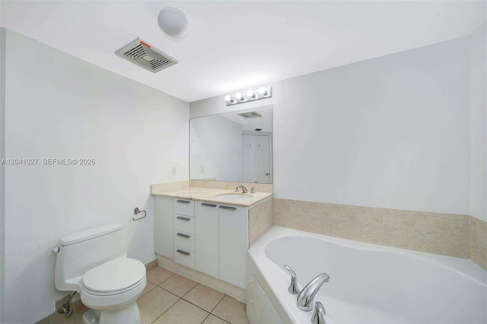 La Perla at 16699 Collins Ave, Sunny Isles Beach, FL 33160 - For Sale photo 17