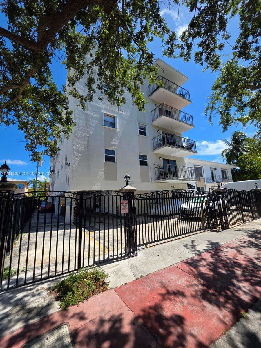 Sun Isle Condos for Sale & Rent | Picture 1