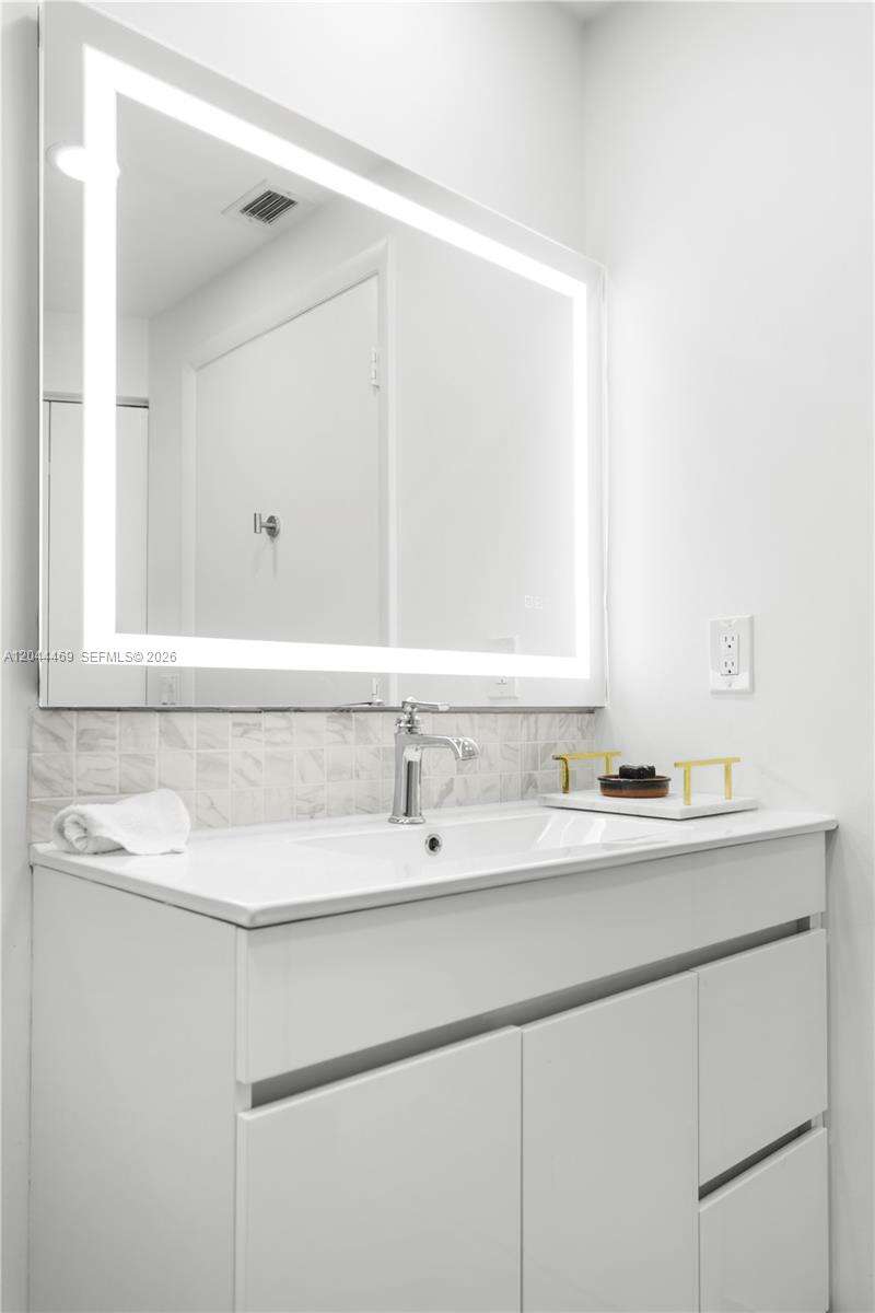 Portofino Tower at 300 Pointe Dr, Miami Beach, FL 33139 - For Sale photo 57