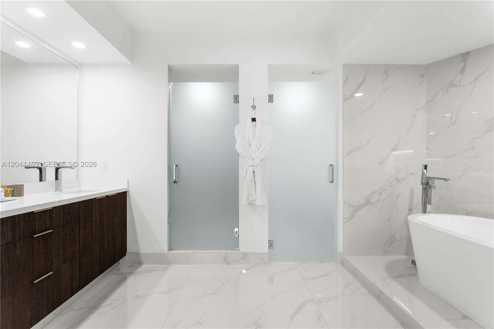 Portofino Tower at 300 Pointe Dr, Miami Beach, FL 33139 - For Sale photo 62