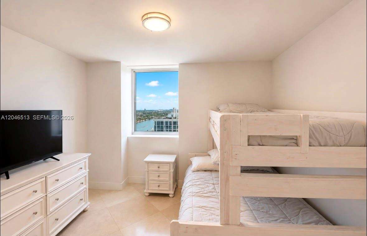 Green Diamond at 4775 Collins Ave, Miami Beach, FL 33140 - For Sale photo 12