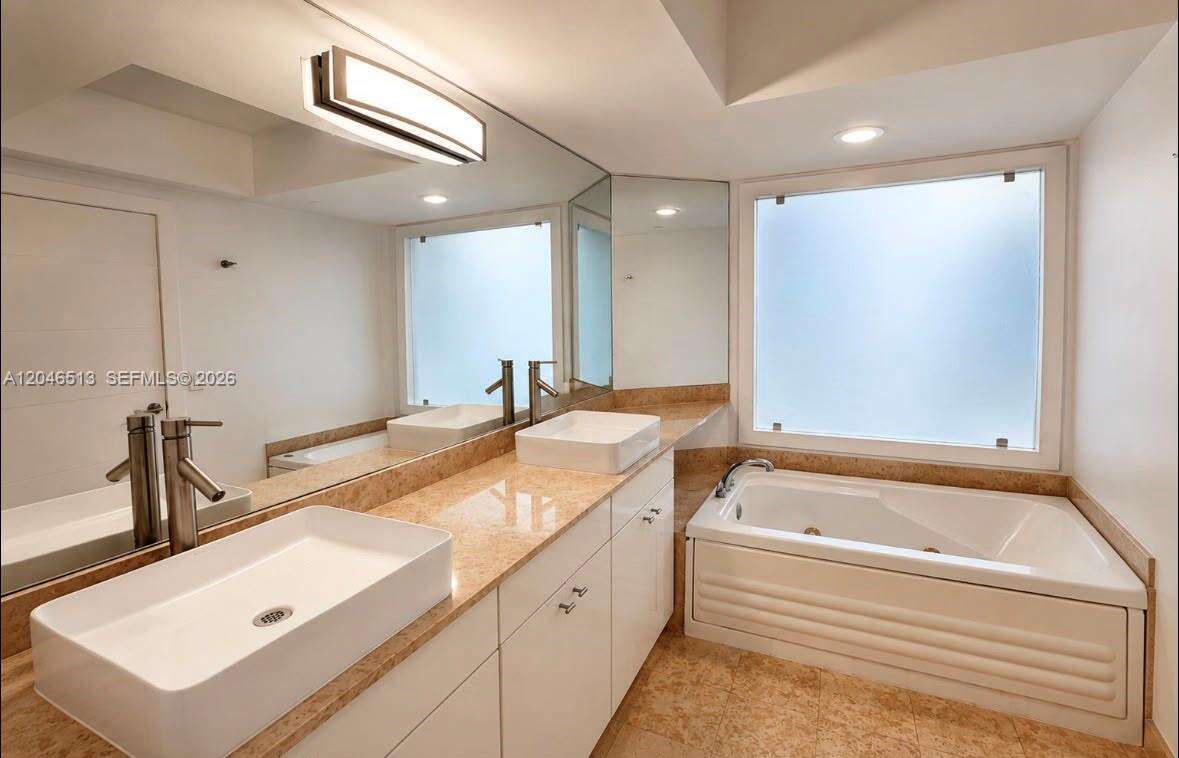 Green Diamond at 4775 Collins Ave, Miami Beach, FL 33140 - For Sale photo 13