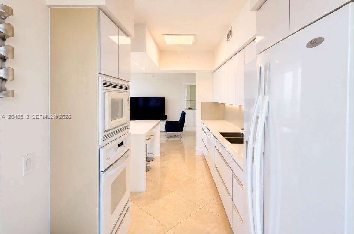 Green Diamond at 4775 Collins Ave, Miami Beach, FL 33140 - For Sale photo 17