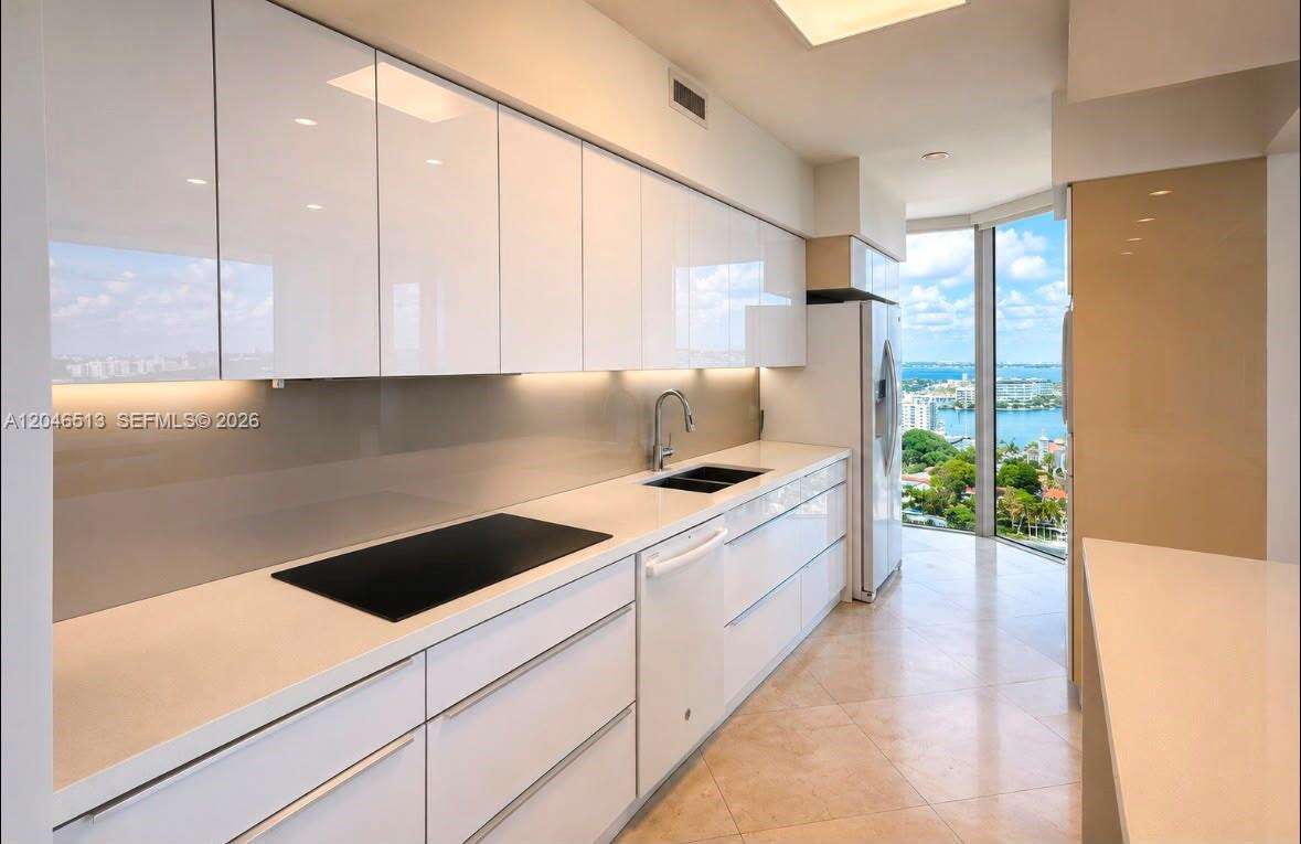 Green Diamond at 4775 Collins Ave, Miami Beach, FL 33140 - For Sale photo 3