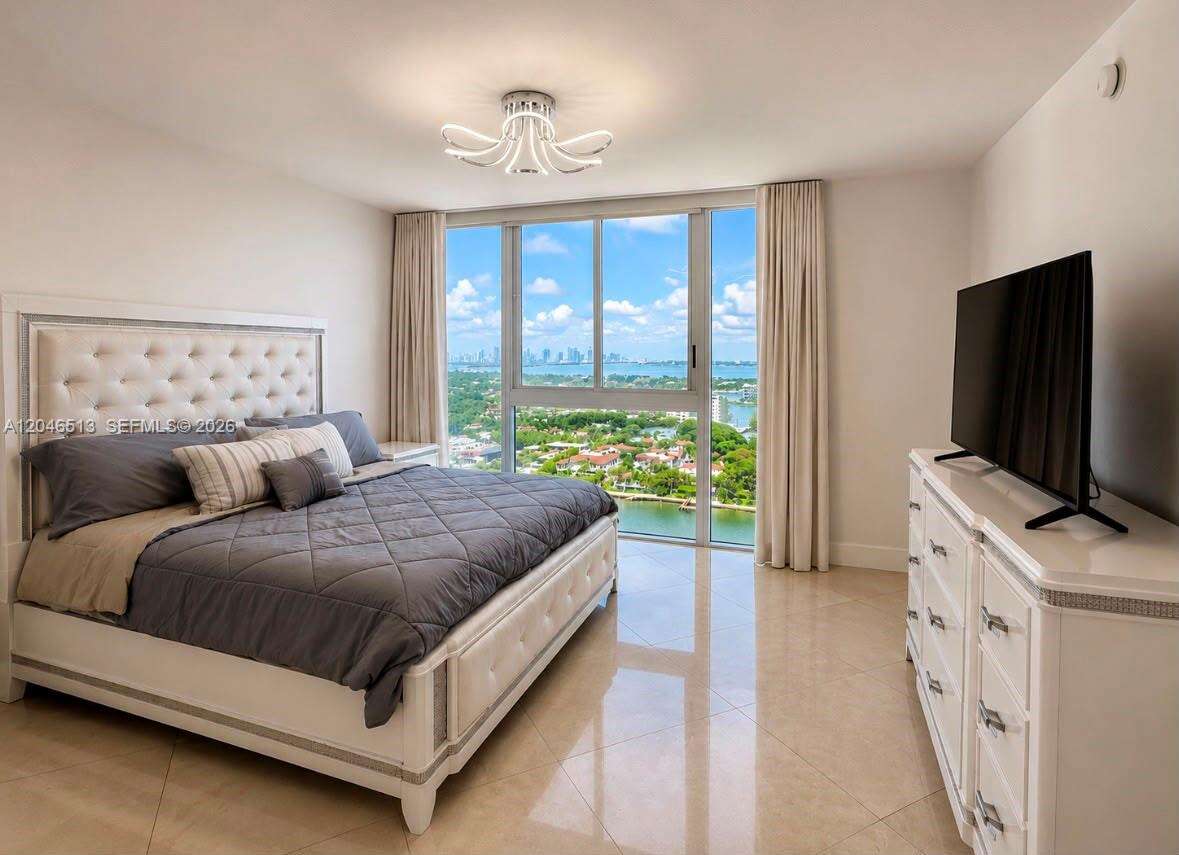 Green Diamond at 4775 Collins Ave, Miami Beach, FL 33140 - For Sale photo 5
