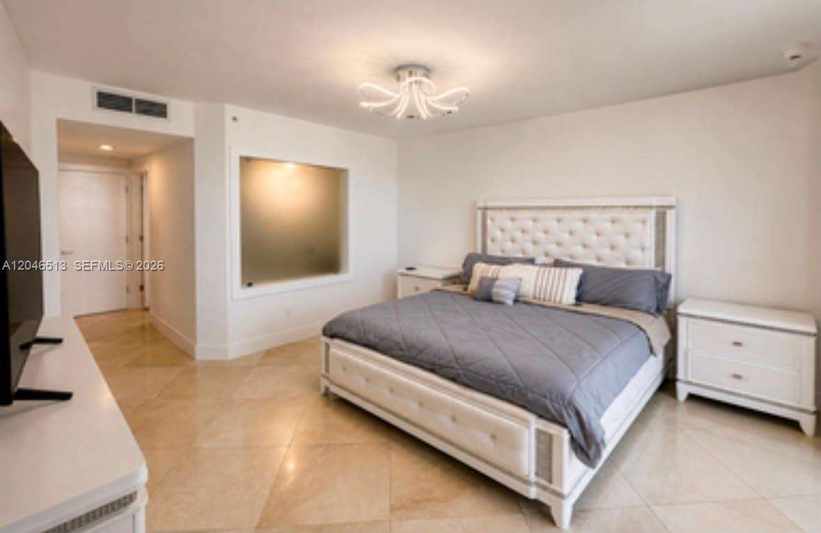 Green Diamond at 4775 Collins Ave, Miami Beach, FL 33140 - For Sale photo 6