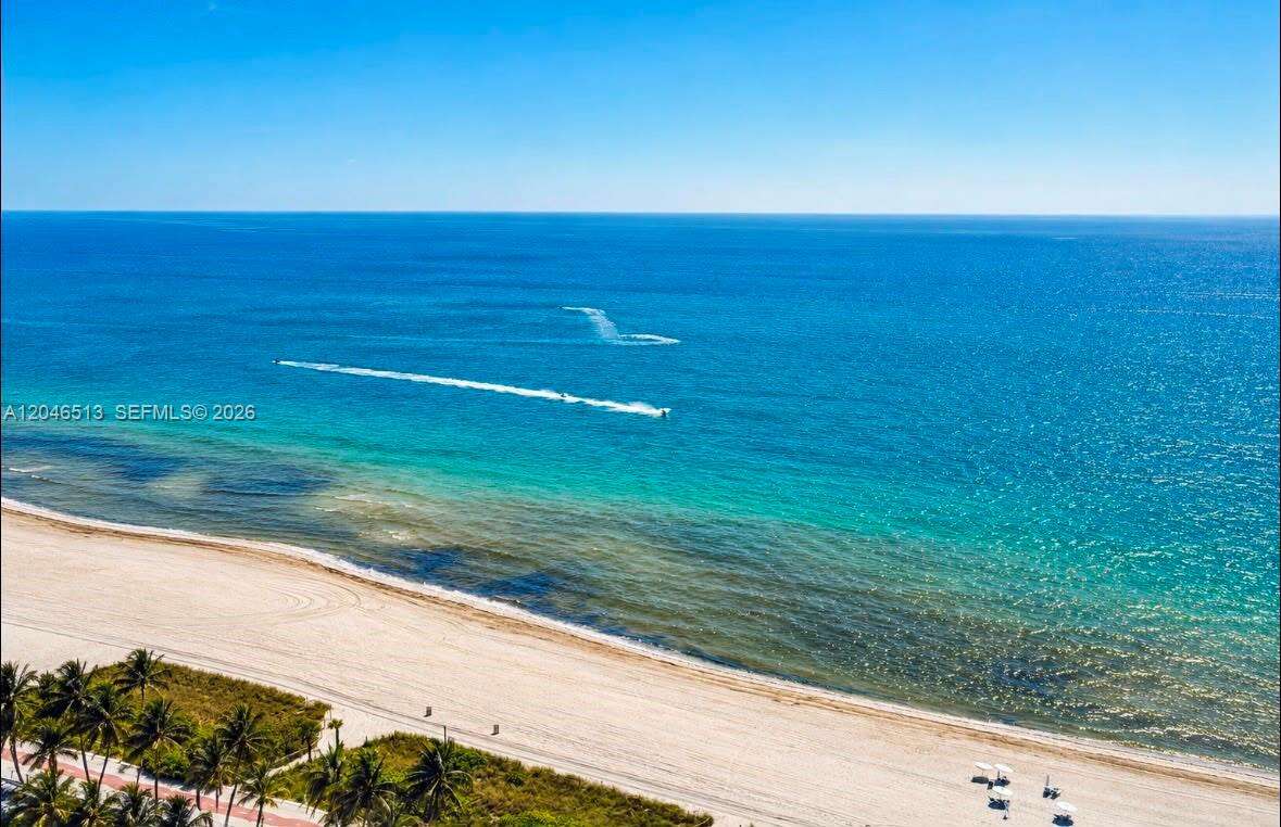 Green Diamond at 4775 Collins Ave, Miami Beach, FL 33140 - For Sale photo 7
