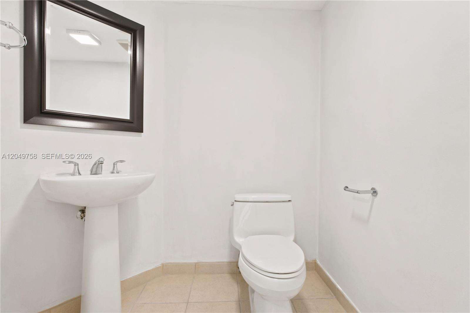 La Perla at 16699 Collins Ave, Sunny Isles Beach, FL 33160 - For Sale photo 13