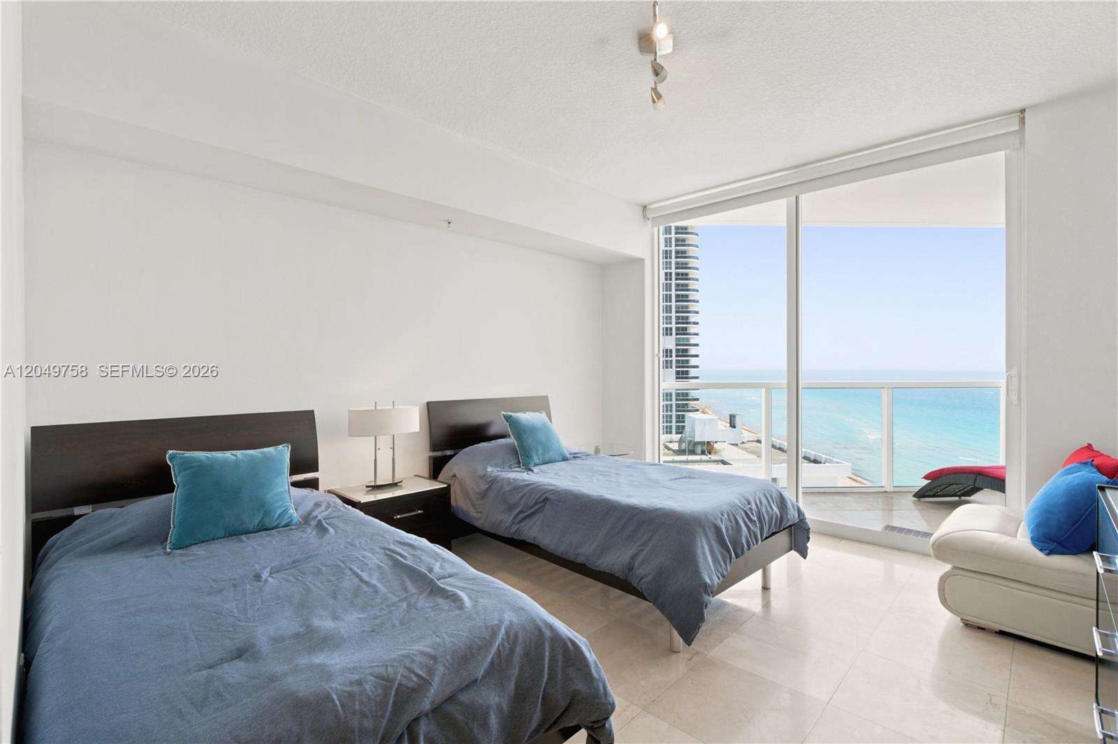 La Perla at 16699 Collins Ave, Sunny Isles Beach, FL 33160 - For Sale photo 14