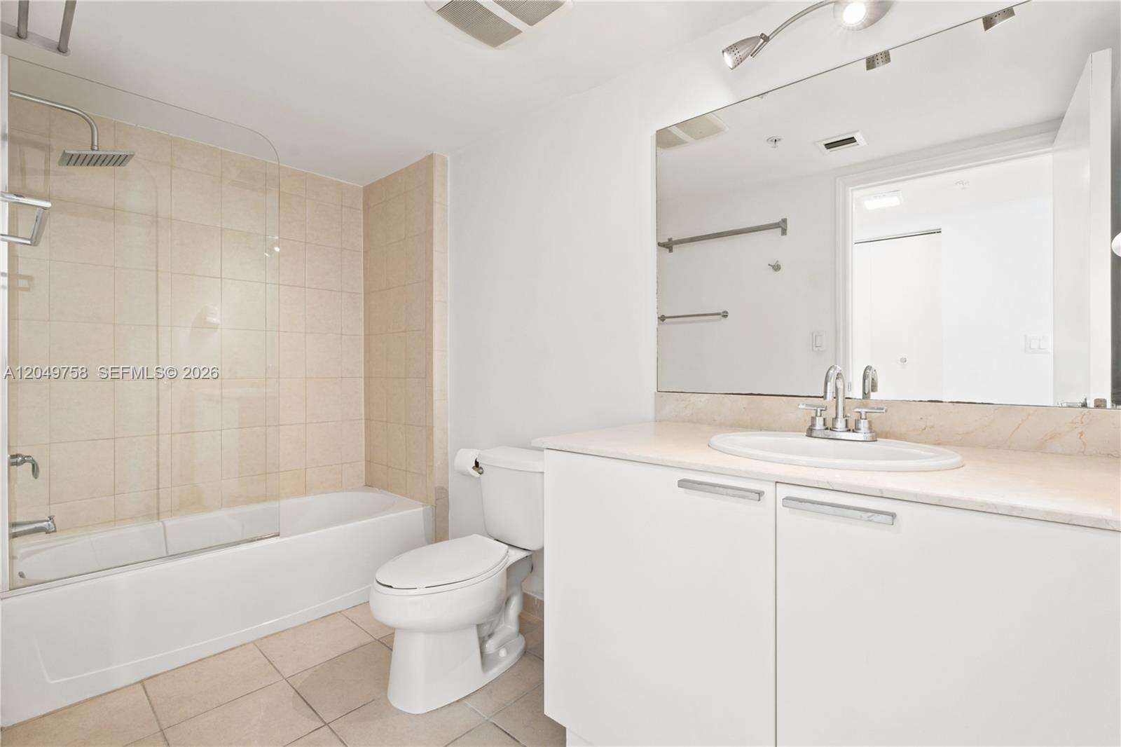 La Perla at 16699 Collins Ave, Sunny Isles Beach, FL 33160 - For Sale photo 15