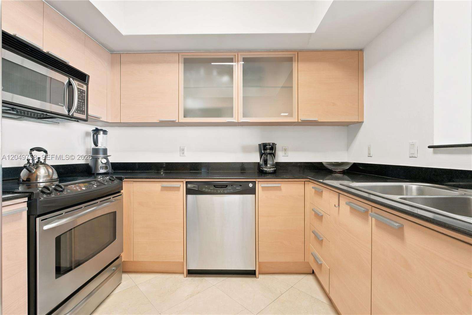 La Perla at 16699 Collins Ave, Sunny Isles Beach, FL 33160 - For Sale photo 6