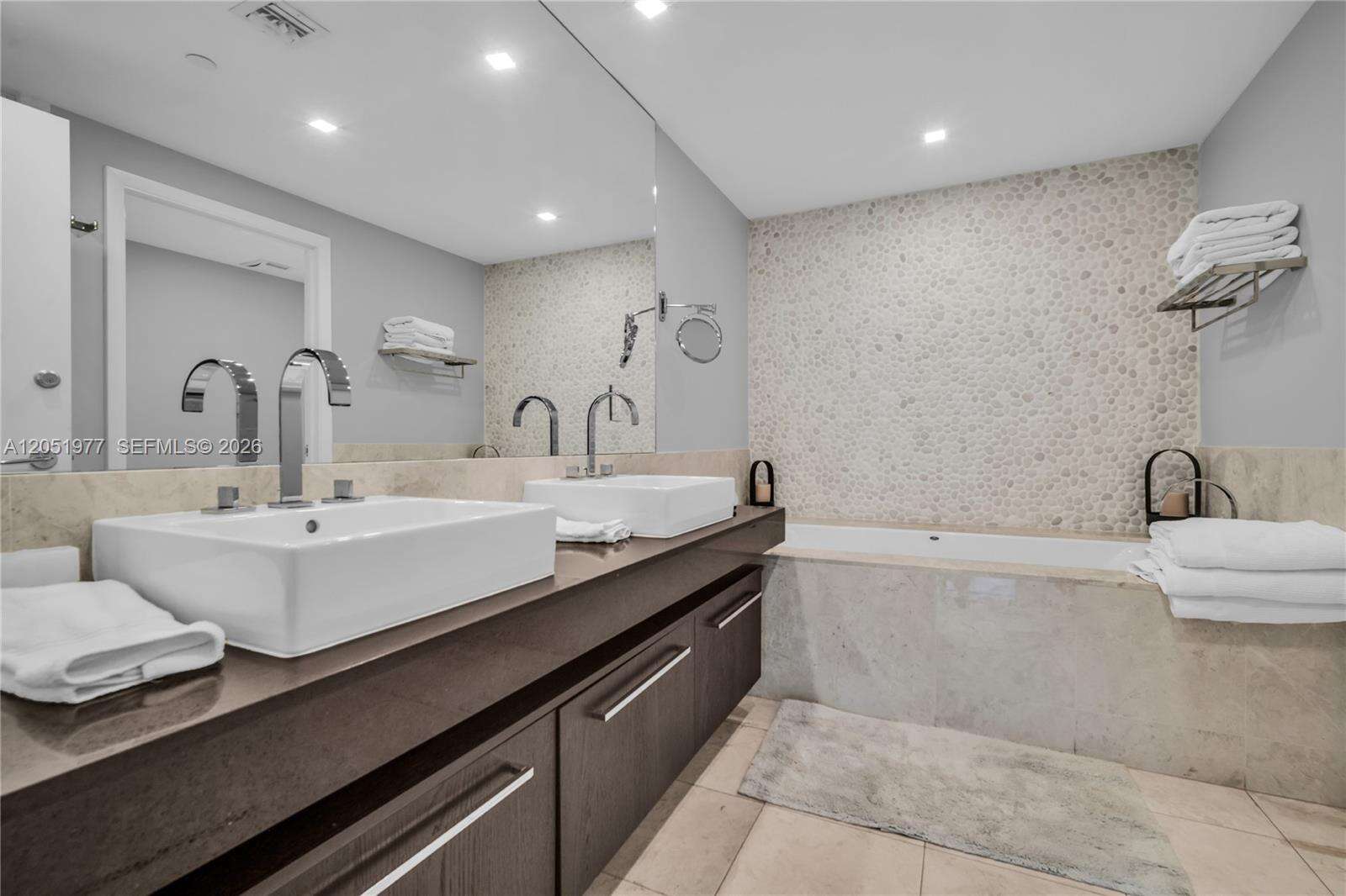 Jade Ocean at 17121 Collins Ave, Sunny Isles Beach, FL 33160 - For Sale photo 37