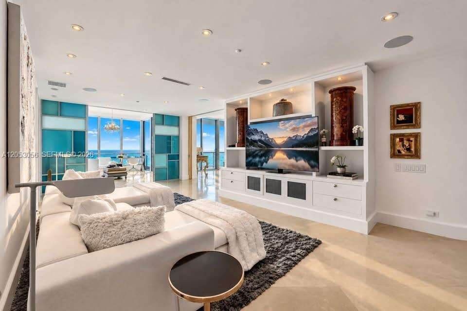 Continuum South Tower at 100 Pointe Dr, Miami Beach, FL 33139 - For Sale photo 8