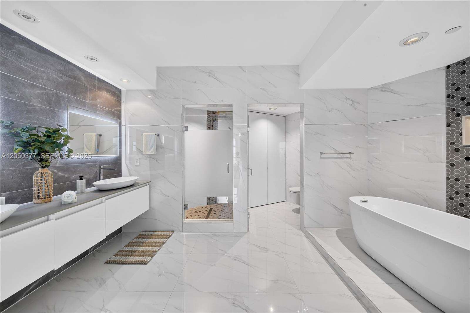 Portofino Tower at 300 Pointe Dr, Miami Beach, FL 33139 - For Sale photo 31