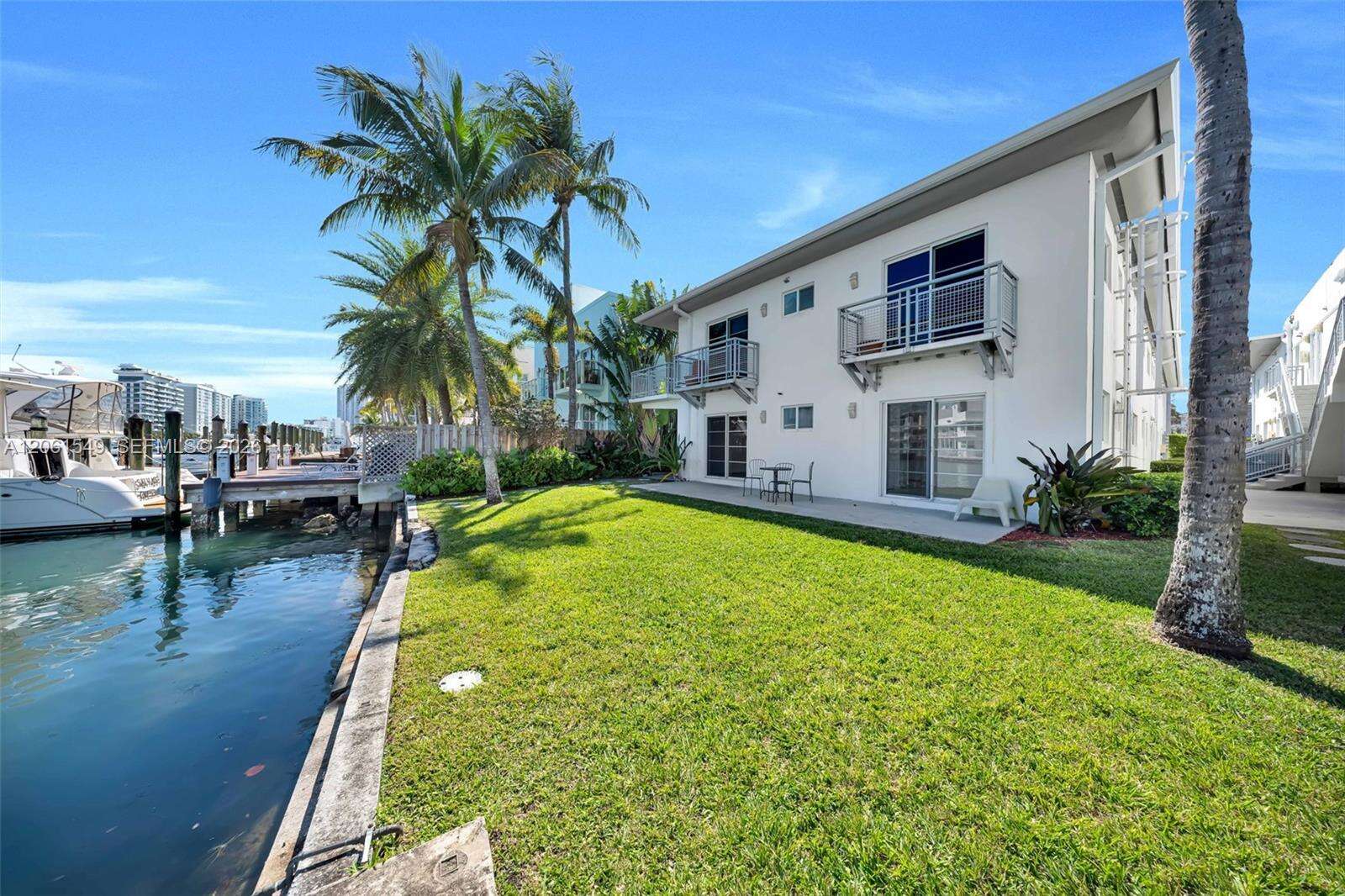 Bay Court Condos for Sale & Rent | Picture 1