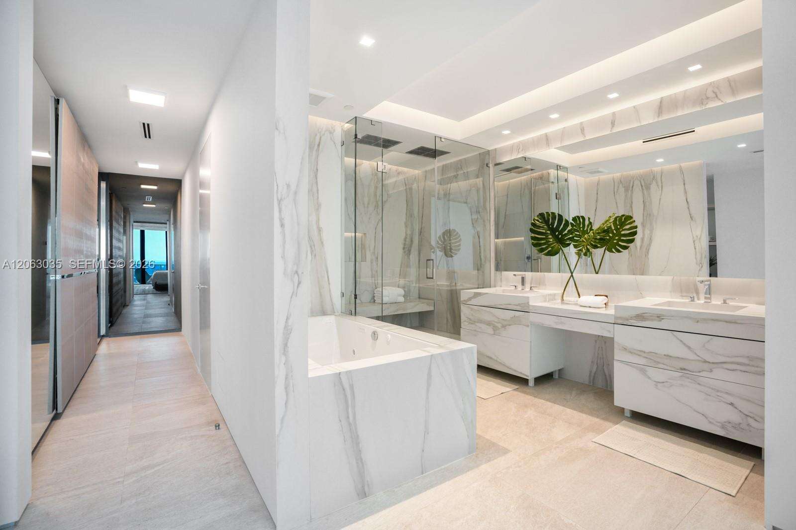 Continuum South Tower at 100 Pointe Dr, Miami Beach, FL 33139 - For Sale photo 13