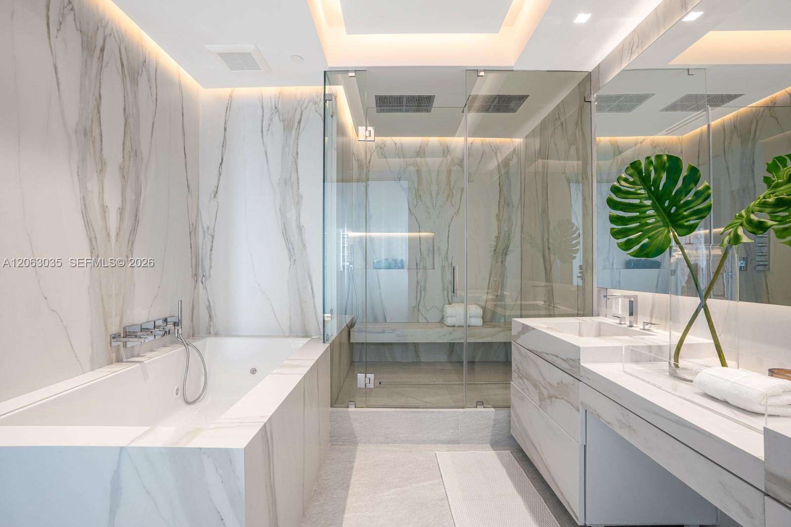 Continuum South Tower at 100 Pointe Dr, Miami Beach, FL 33139 - For Sale photo 14