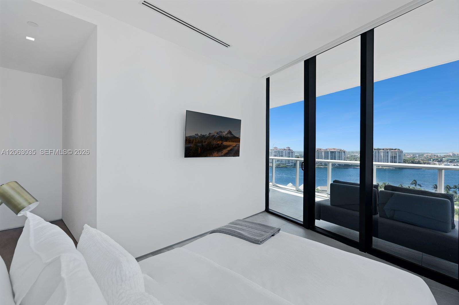 Continuum South Tower at 100 Pointe Dr, Miami Beach, FL 33139 - For Sale photo 18