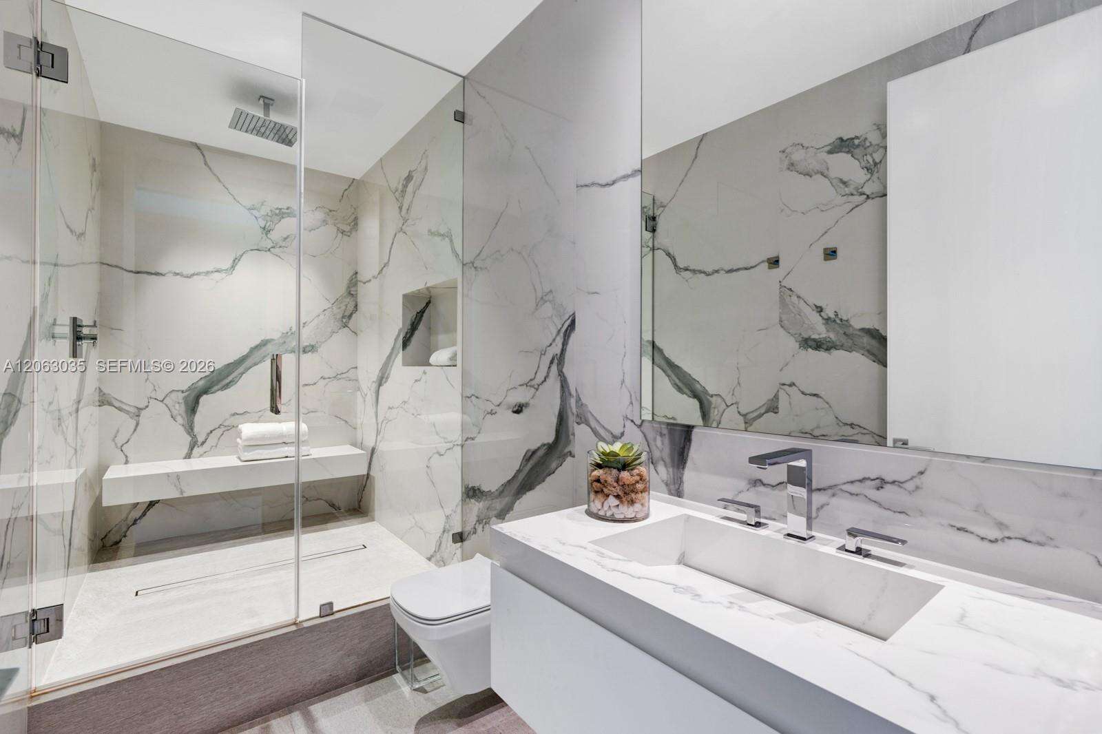 Continuum South Tower at 100 Pointe Dr, Miami Beach, FL 33139 - For Sale photo 20