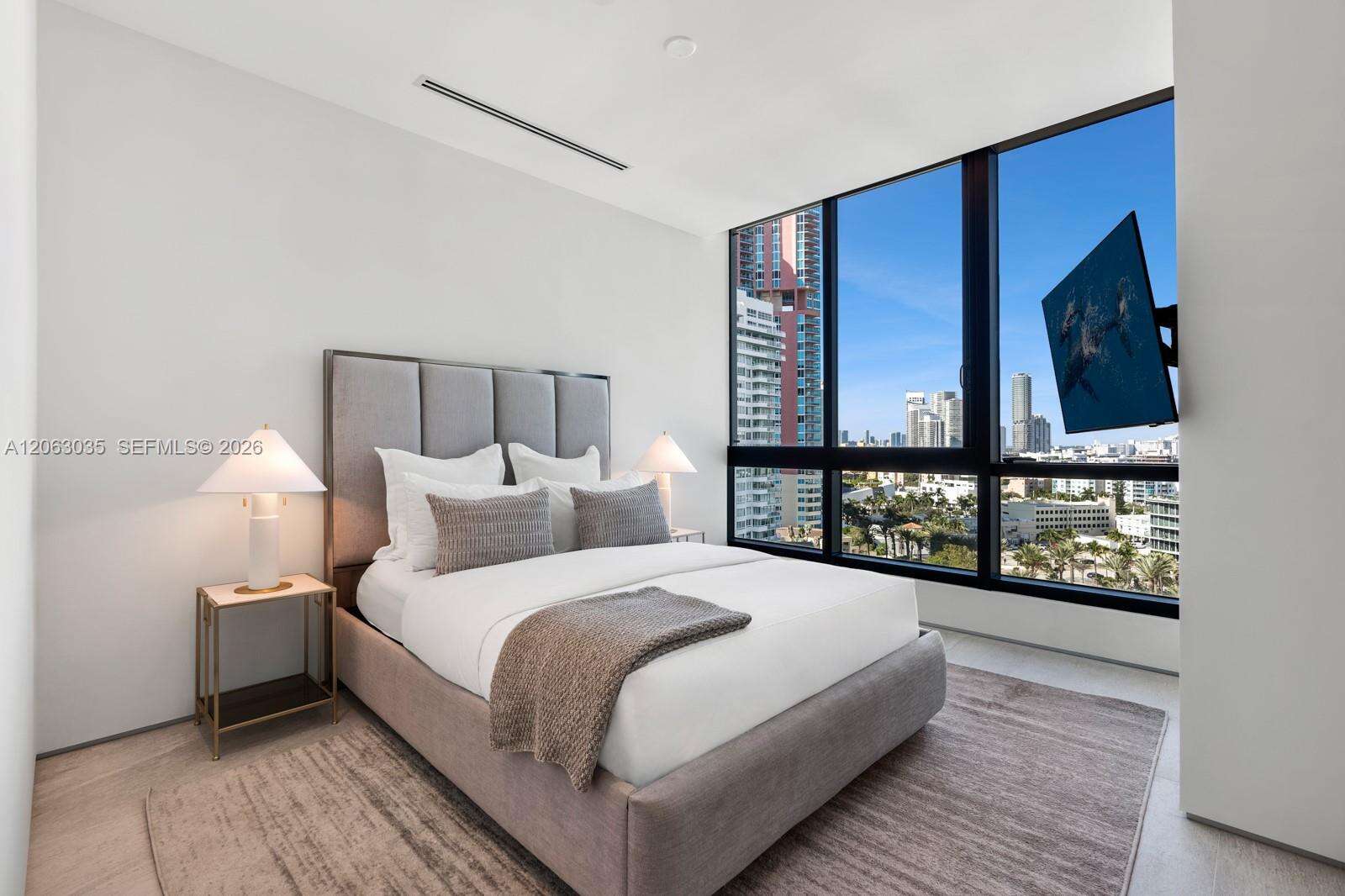Continuum South Tower at 100 Pointe Dr, Miami Beach, FL 33139 - For Sale photo 22