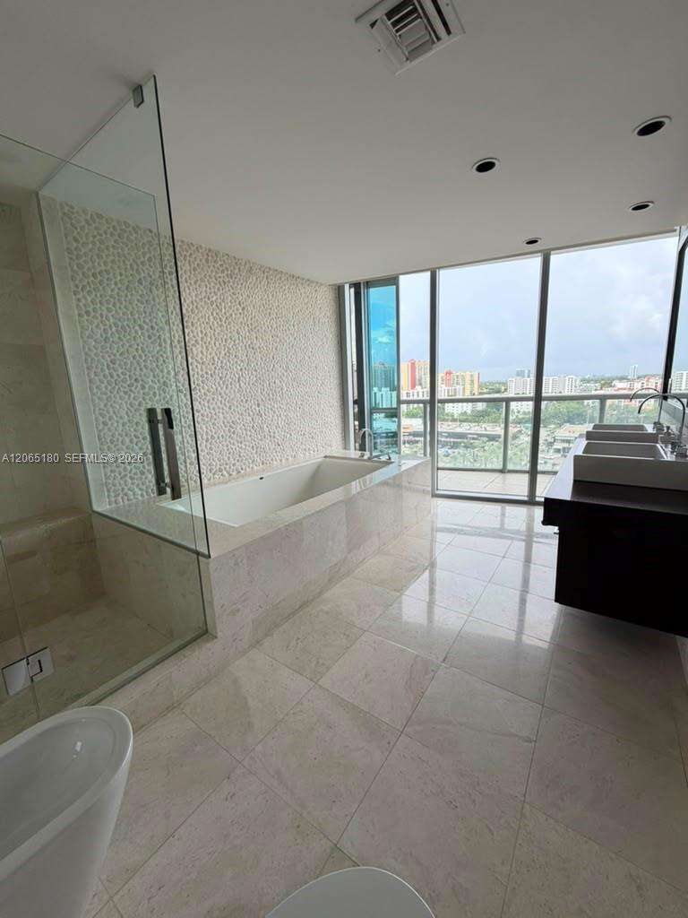 Jade Ocean at 17121 Collins Ave, Sunny Isles Beach, FL 33160 - For Sale photo 14
