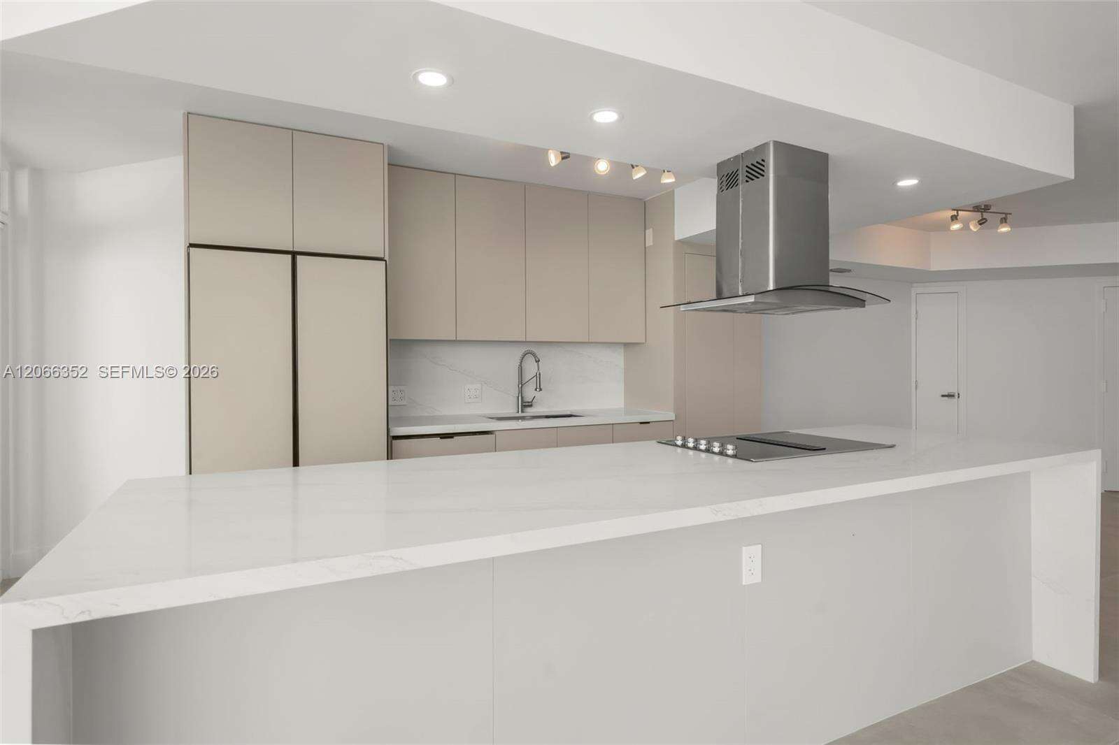 La Gorce Palace at 6301 Collins Ave, Miami Beach, FL 33141 - For Sale photo 13