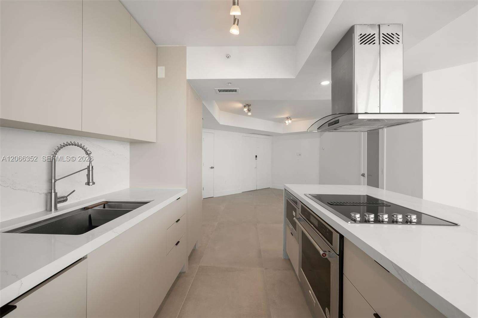 La Gorce Palace at 6301 Collins Ave, Miami Beach, FL 33141 - For Sale photo 15