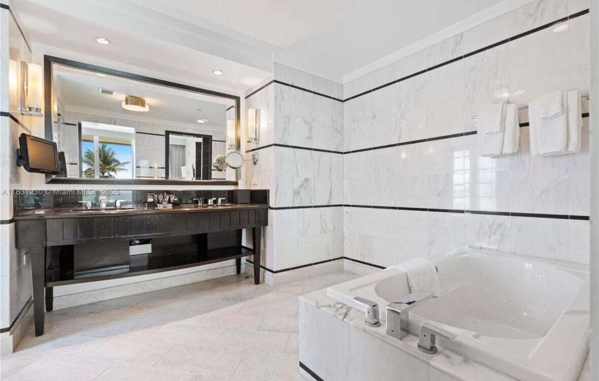 Fontainebleau 3 at 4391 Collins, Miami Beach, FL 33140 - For Sale photo 13