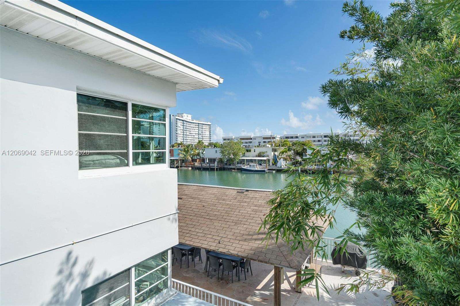 Island Point South Condos for Sale & Rent | Picture 1