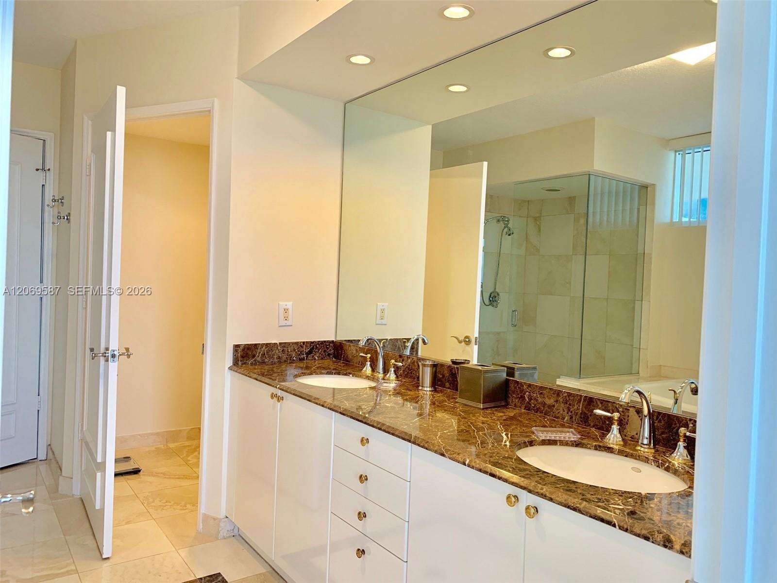 Pinnacle at 17555 Collins Ave, Sunny Isles Beach, FL 33160 - For Sale photo 13