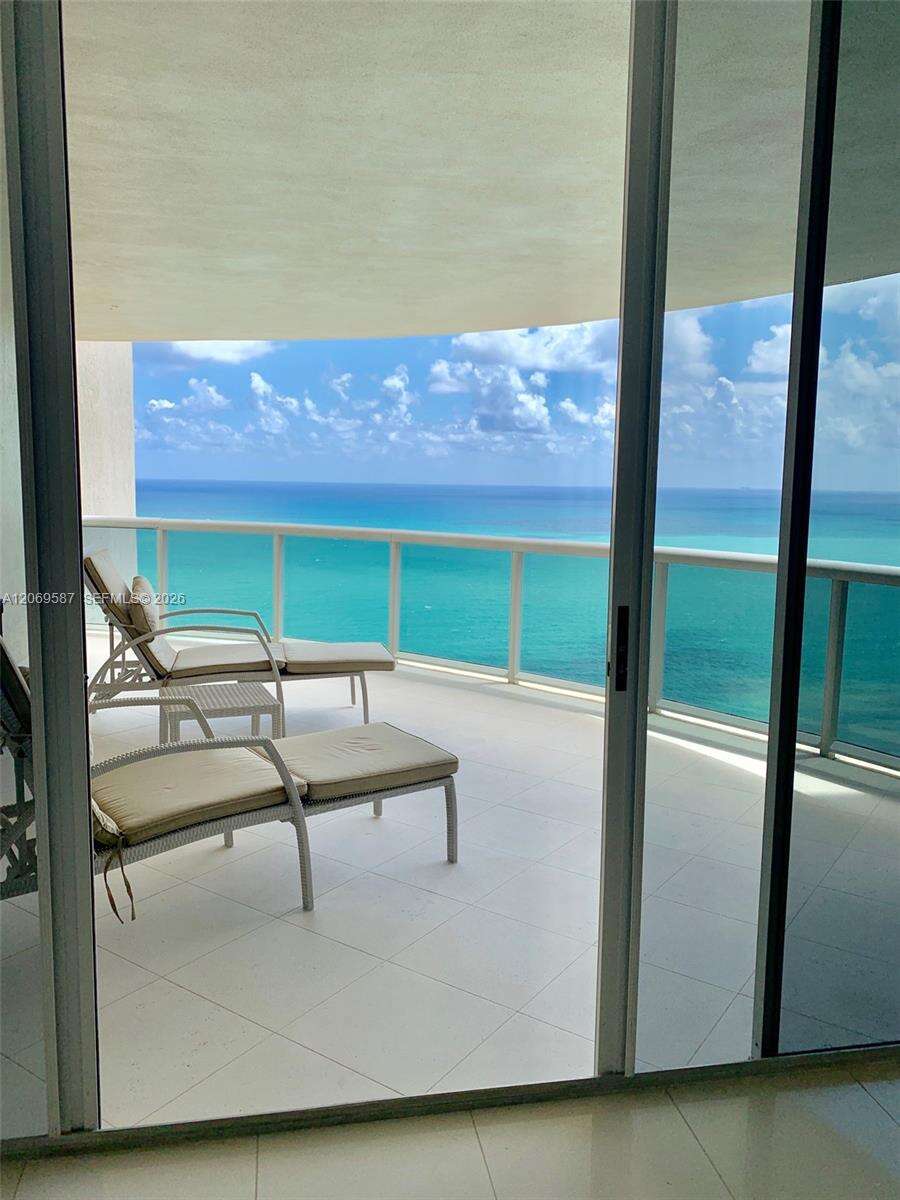 Pinnacle at 17555 Collins Ave, Sunny Isles Beach, FL 33160 - For Sale photo 68