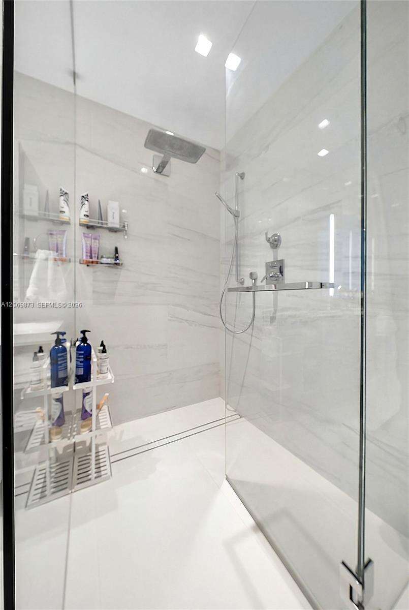 Continuum South Tower at 100 Pointe Dr, Miami Beach, FL 33139 - For Sale photo 23