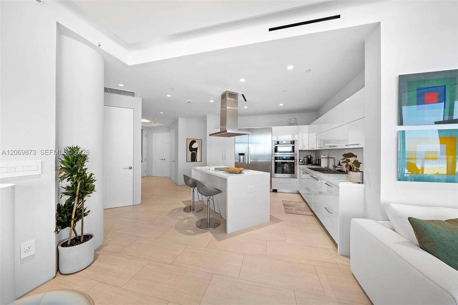 Continuum South Tower at 100 Pointe Dr, Miami Beach, FL 33139 - For Sale photo 4