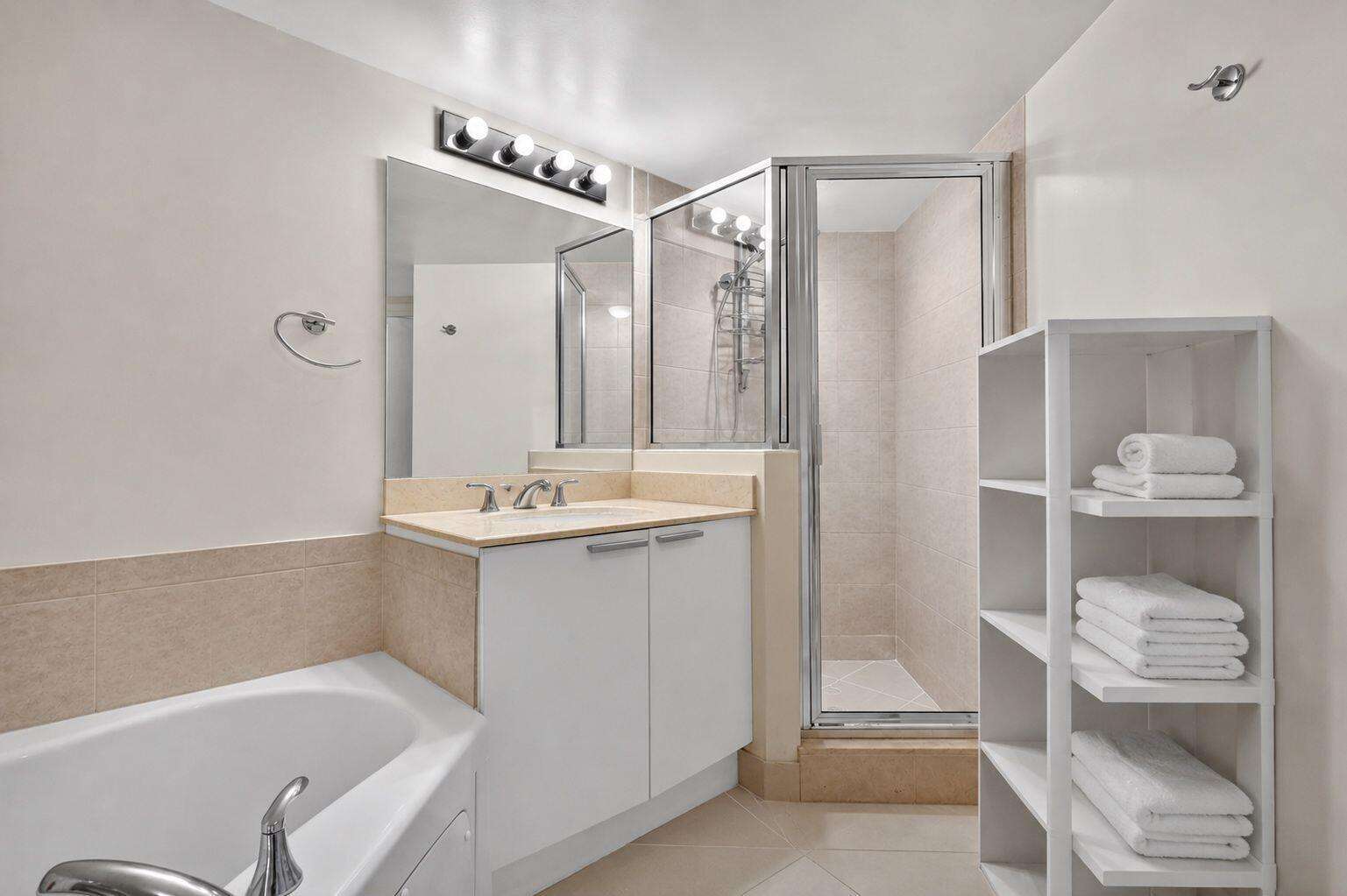 La Perla at 16699 Collins, Sunny Isles Beach, FL 33160 - For Sale photo 12