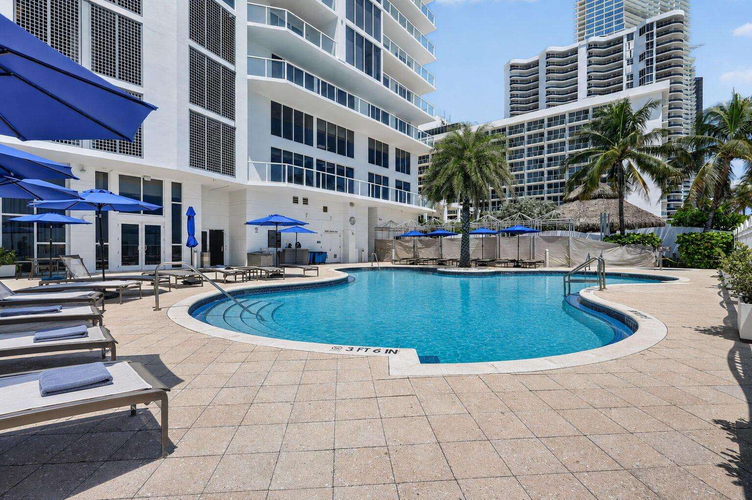 La Perla at 16699 Collins, Sunny Isles Beach, FL 33160 - For Sale photo 18