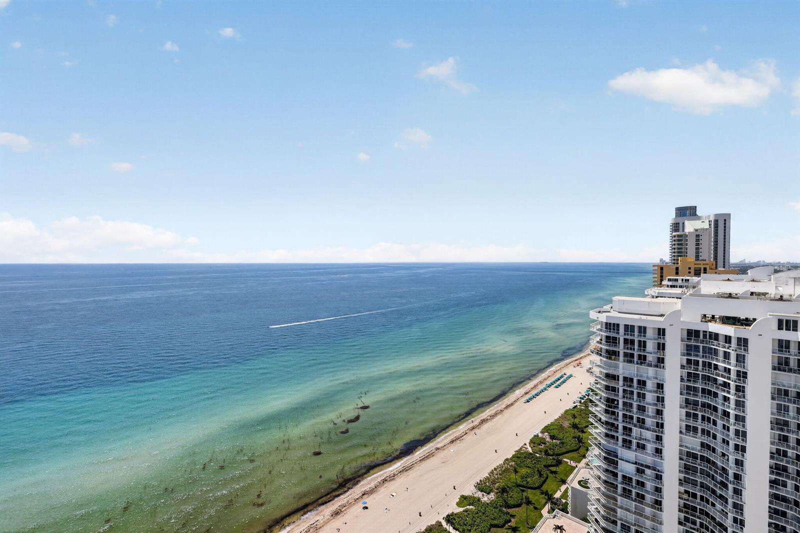 La Perla at 16699 Collins, Sunny Isles Beach, FL 33160 - For Sale photo 4