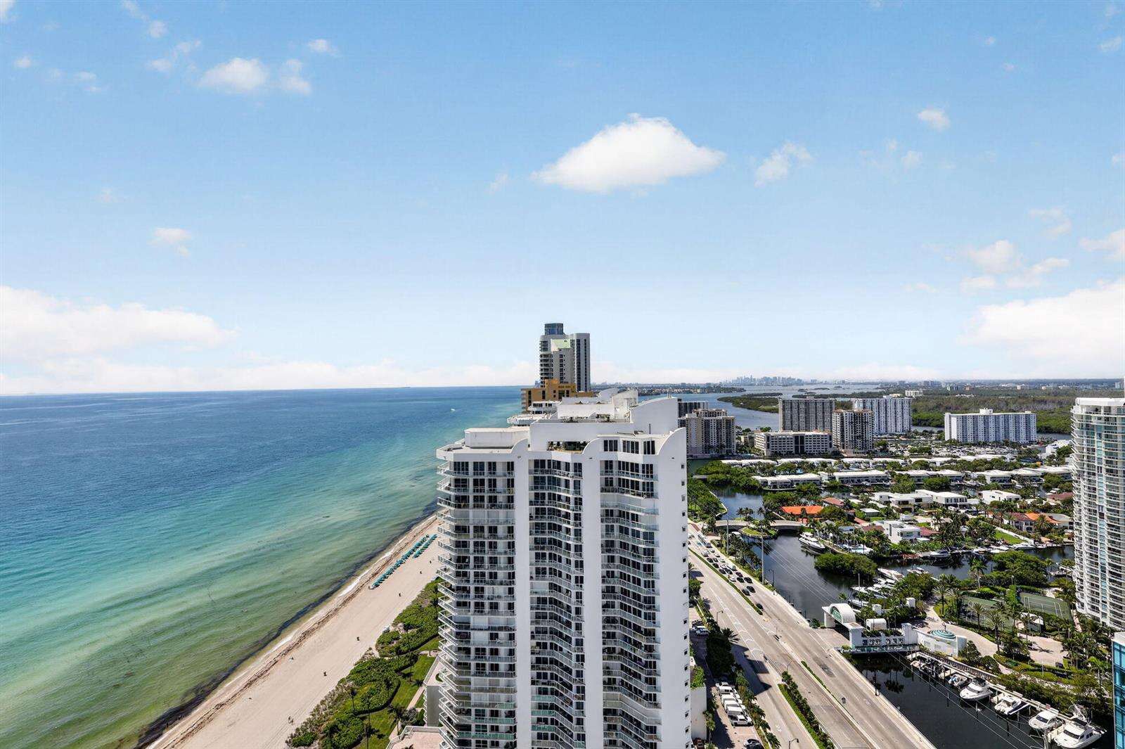 La Perla at 16699 Collins, Sunny Isles Beach, FL 33160 - For Sale photo 9