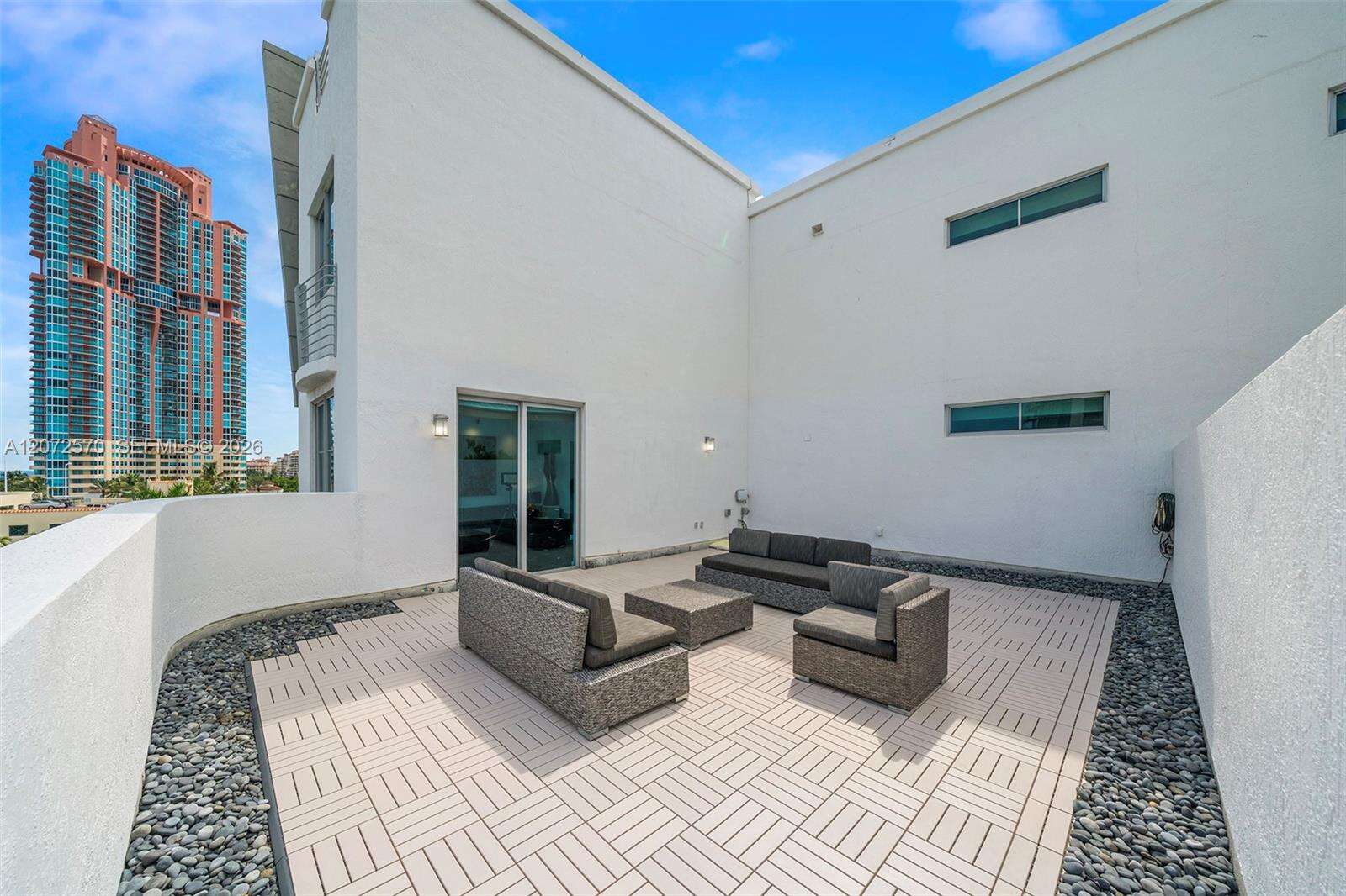 Cosmopolitan at 110 Washington Ave, Miami Beach, FL 33139 - For Sale photo 13