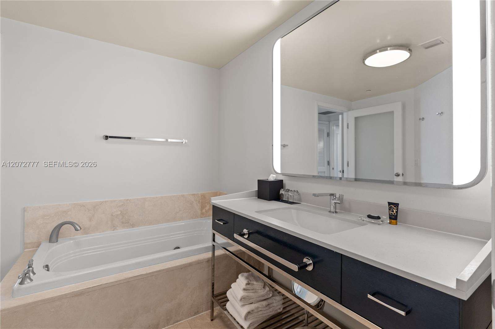 Fontainebleau 2 at 4401 Collins Ave, Miami Beach, FL 33140 - For Sale photo 32
