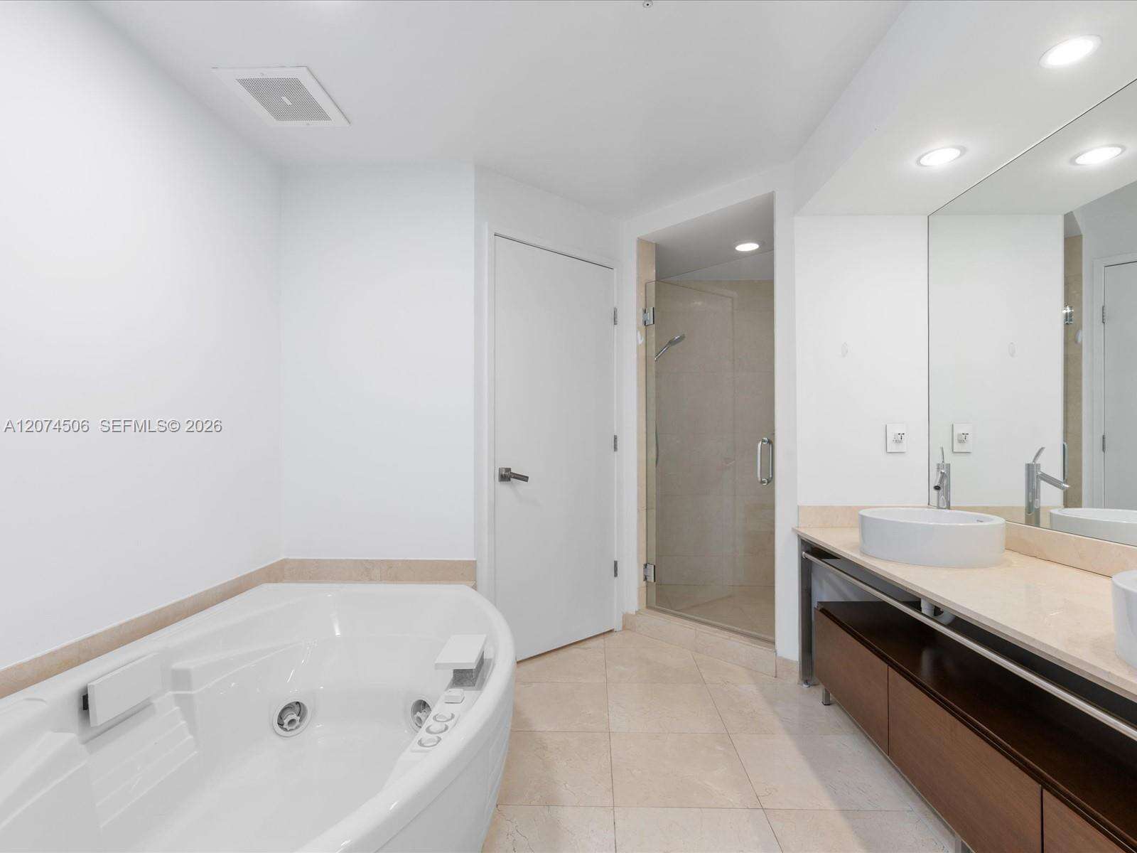 Sayan at 16275 Collins Ave, Sunny Isles Beach, FL 33160 - For Sale photo 14