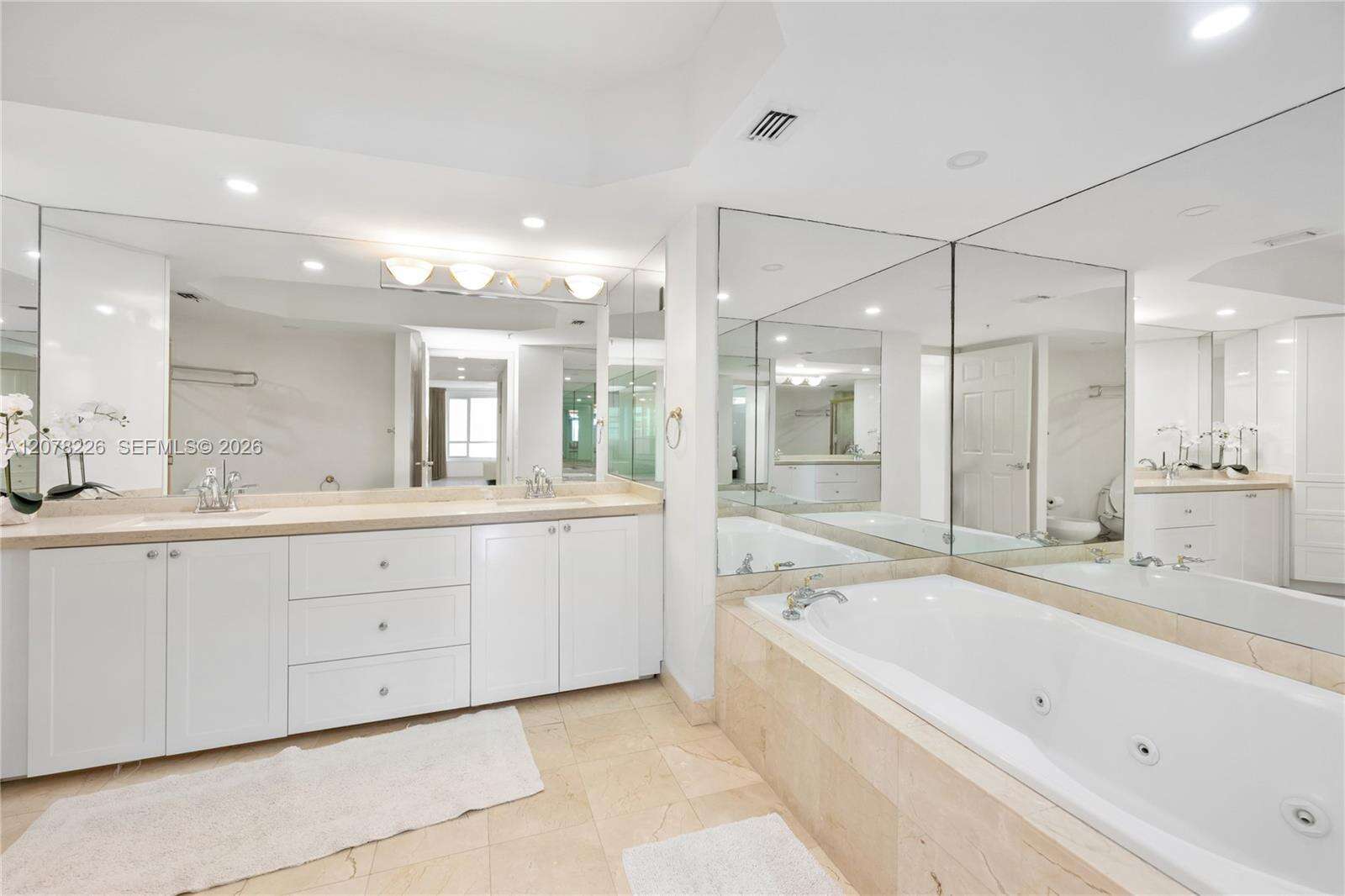 Sands Pointe at 16711 Collins Ave, Sunny Isles Beach, FL 33160 - For Sale photo 23