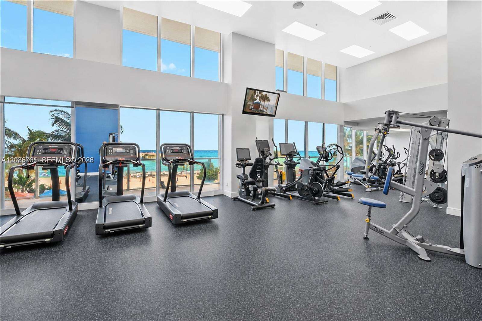 La Perla at 16699 Collins Ave, Sunny Isles Beach, FL 33160 - For Sale photo 21