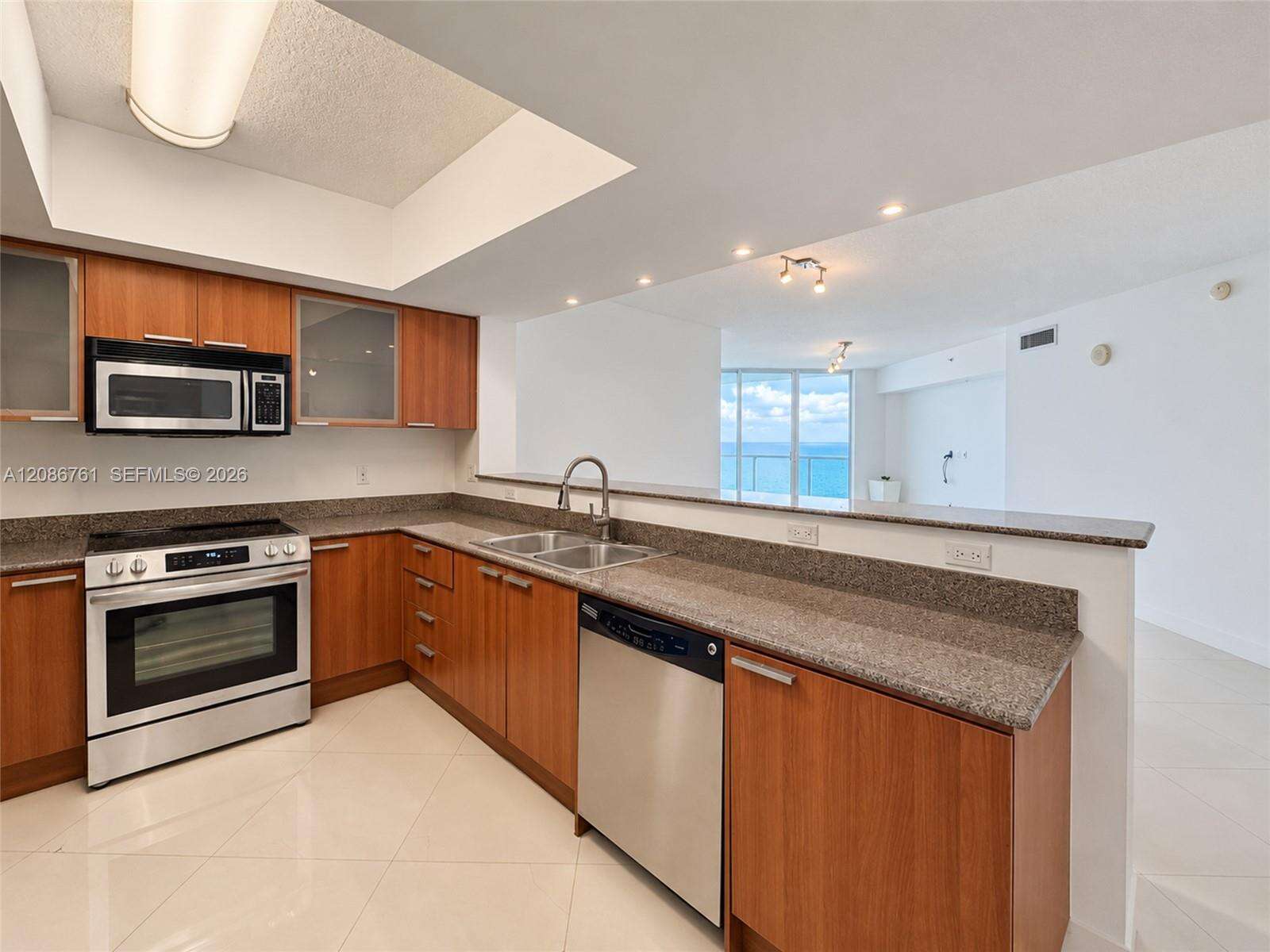 La Perla at 16699 Collins Ave, Sunny Isles Beach, FL 33160 - For Sale photo 8