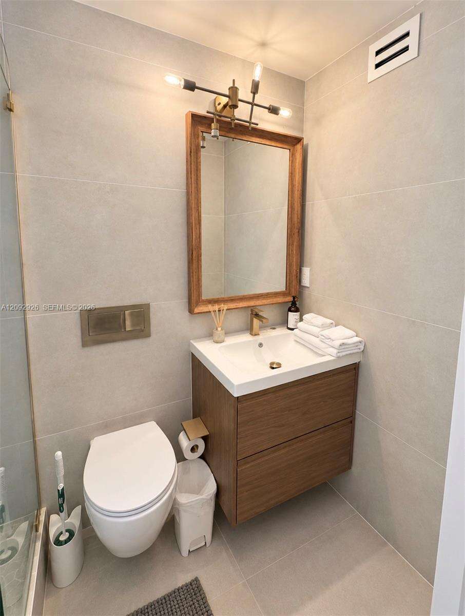 Roney Palace at 2301 Collins Ave, Miami Beach, FL 33139 - For Sale photo 12