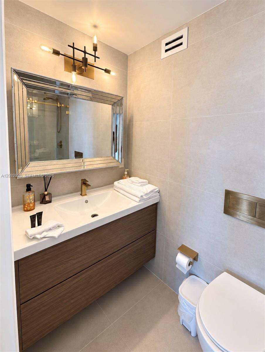 Roney Palace at 2301 Collins Ave, Miami Beach, FL 33139 - For Sale photo 9