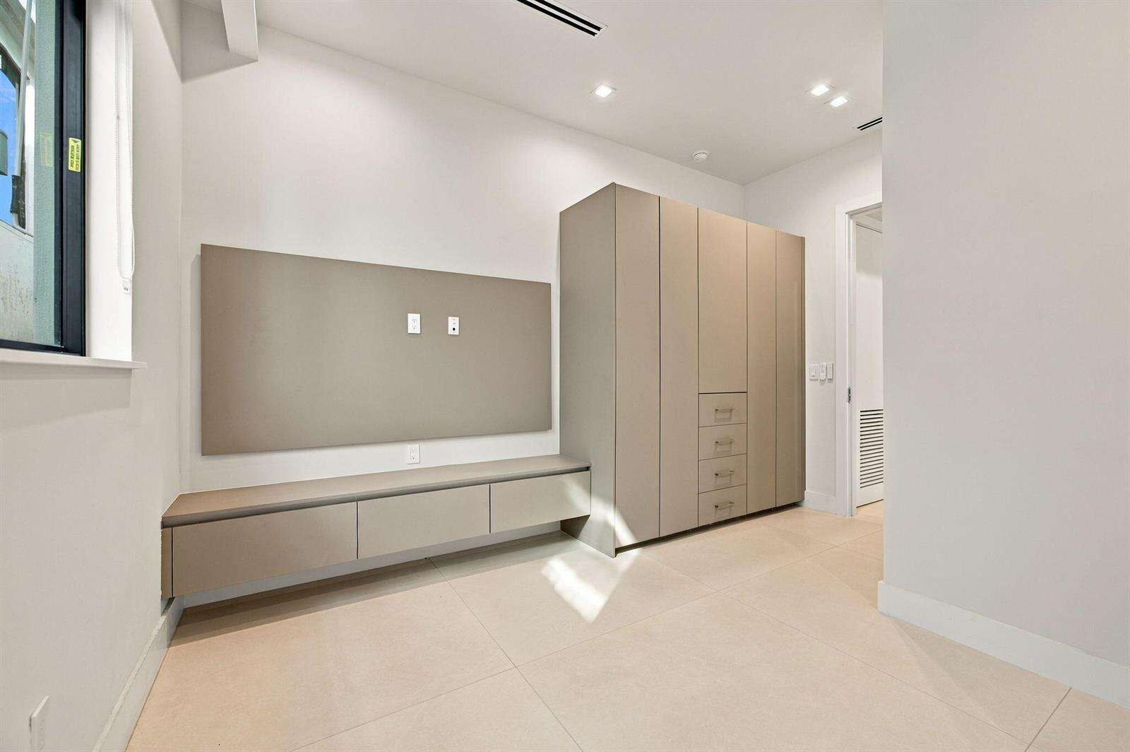 Stanahans Sub 3 115 D 2 50 42 at 1015 3, Fort Lauderdale, FL 33301 - For Sale photo 11